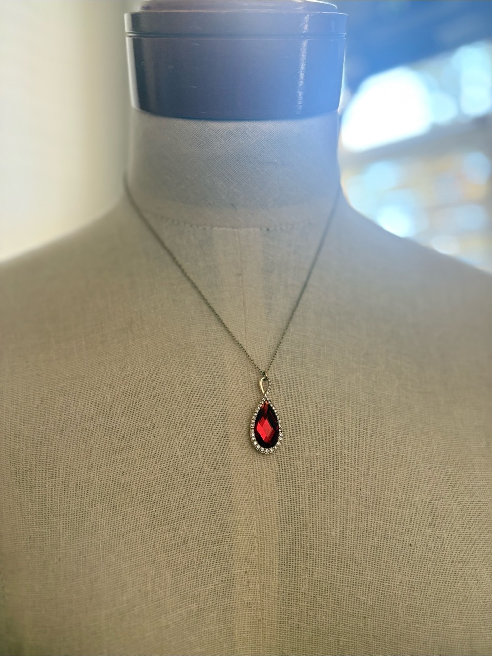 Anne Klein Sparkling Simulated Ruby Teardrop Pendant Necklace Gold Metal GUC